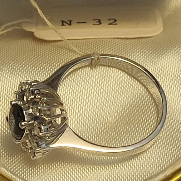 9K White Gold Ring saphire and Dimond - Picture 7 of 15